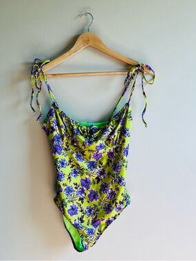 BEACH RIOT Betsy One-piece coquette Purple apple green floral size LG